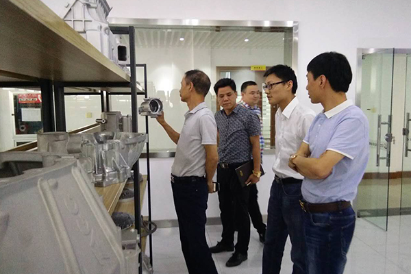 热烈欢迎江苏客户到我司考察指导
